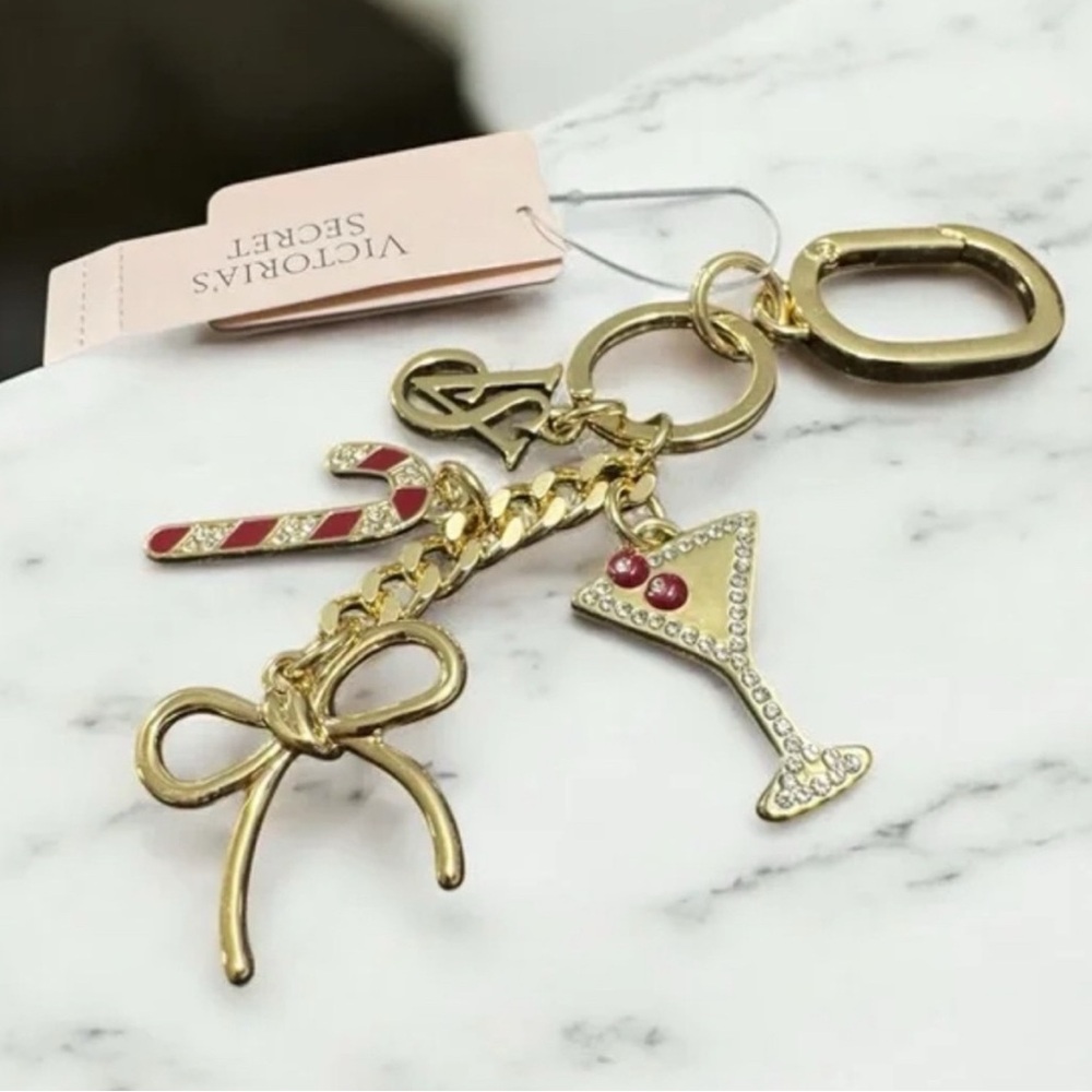 VICTORIA'S SECRET Holiday Bag
Charm Keychain